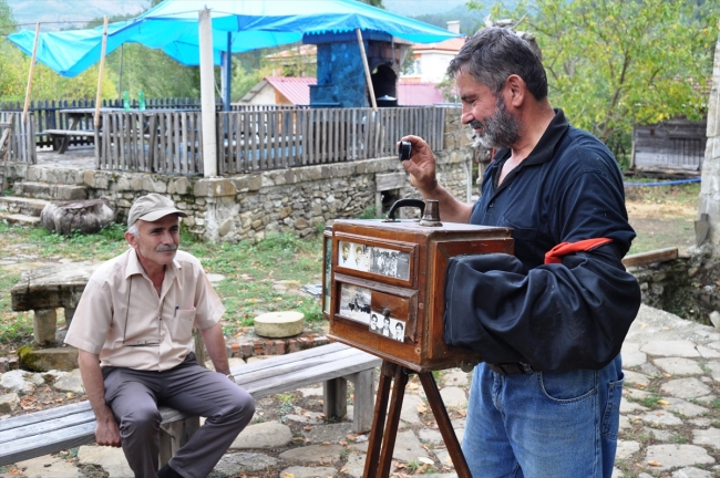 Baba yadigarı fotoğraf makinasıyla geçmişin izlerini canlı tutuyor